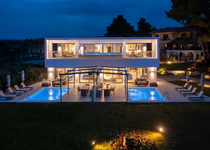 Nikiti Botanic Pool Suites